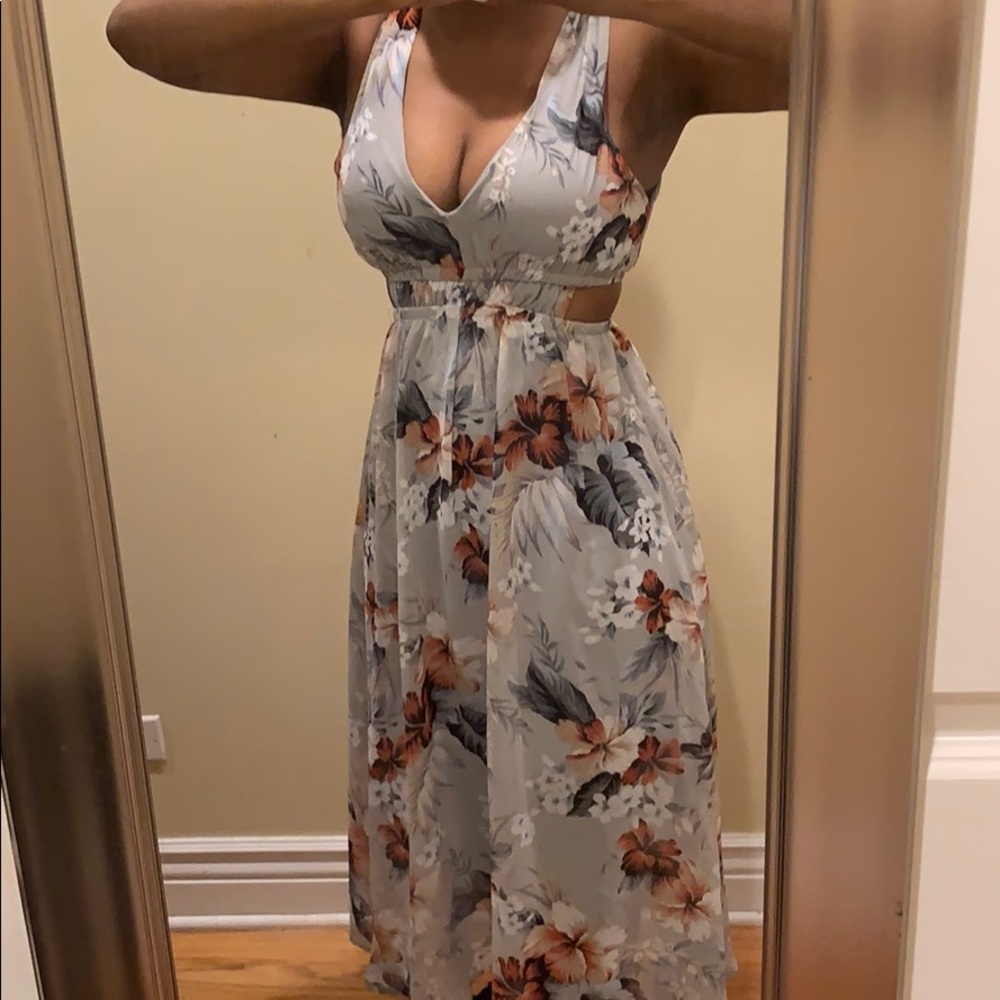 Dress - Picture 2 of 3